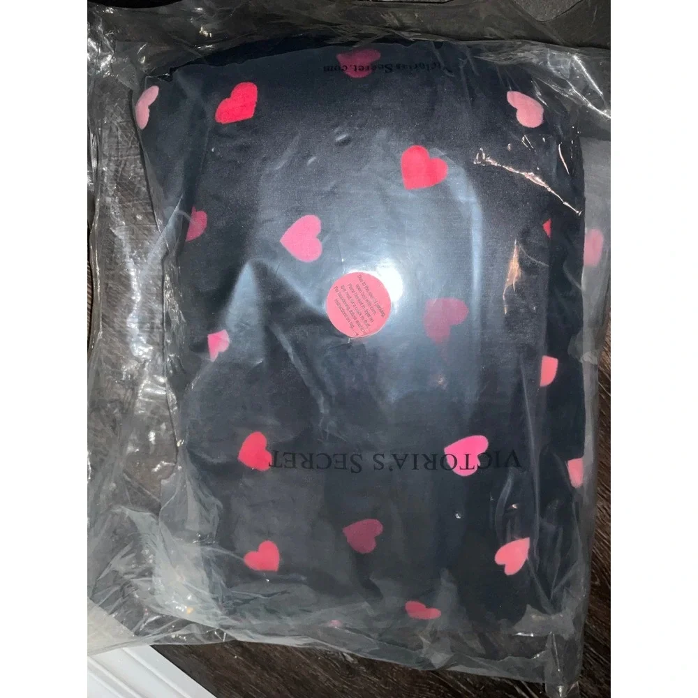 Victoria's Secret Throw Blanket Heart Print Plush Soft Logo Patch New